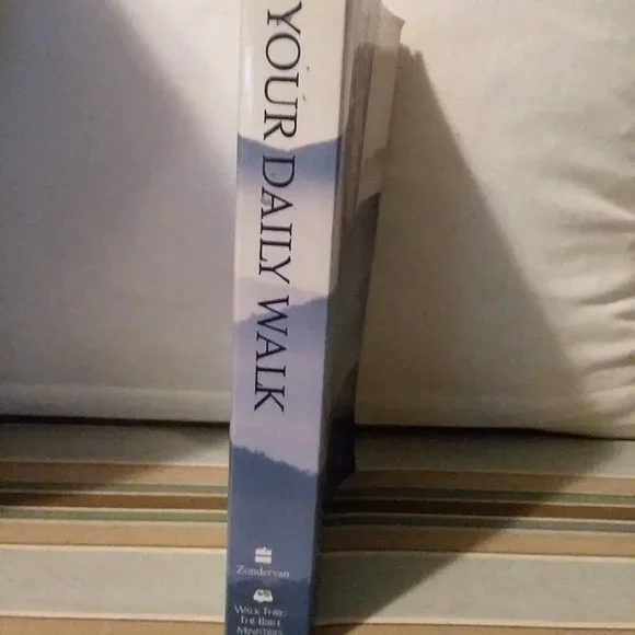 Your Daily Walk Paperback – October 24, 1991 by Walk Thru the Bible - Picture 2 of 3